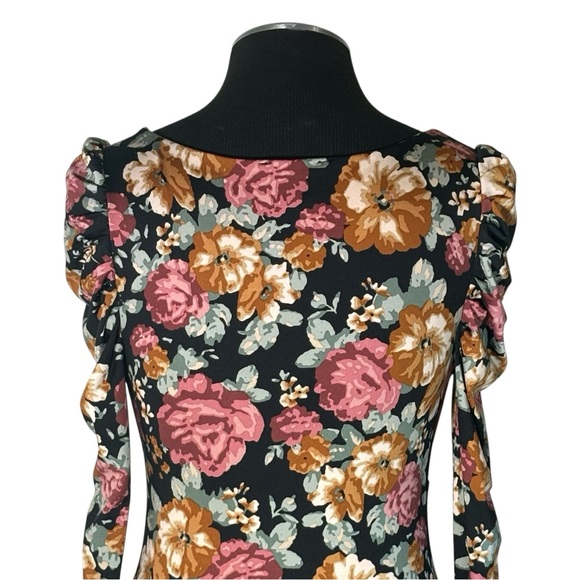 Forever 21 – Knit Floral Long Sleeve Cutout Crop Top – Small - Picture 7 of 10